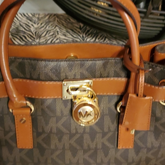MICHAEL KORS HANDBAG - Picture 2 of 4